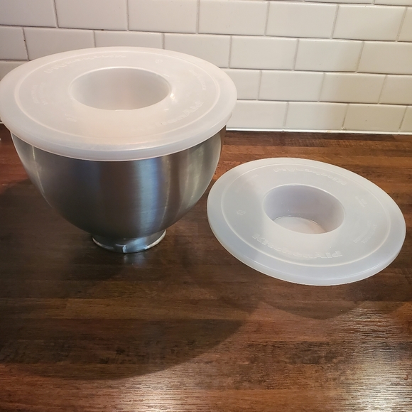 Kitchen Aid 4.5 Quarts Stand Mixer with Attachments - Picture 9 of 9